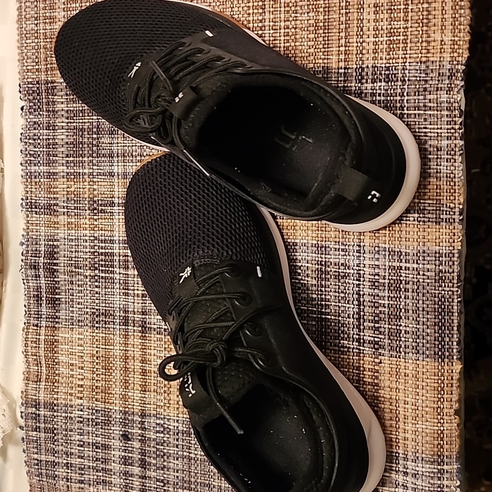 Kuru Atom Wide size 7 Womens shoes